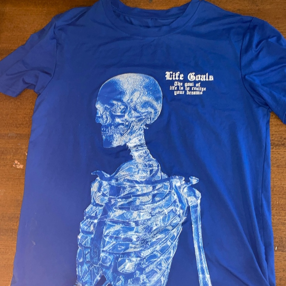 medium graphic tee
